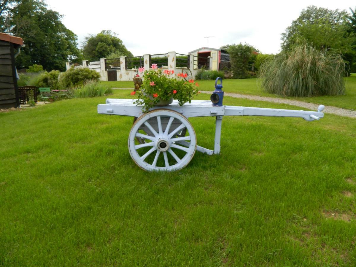 La Grange Ancienne Bed & Breakfast Montrollet ภายนอก รูปภาพ